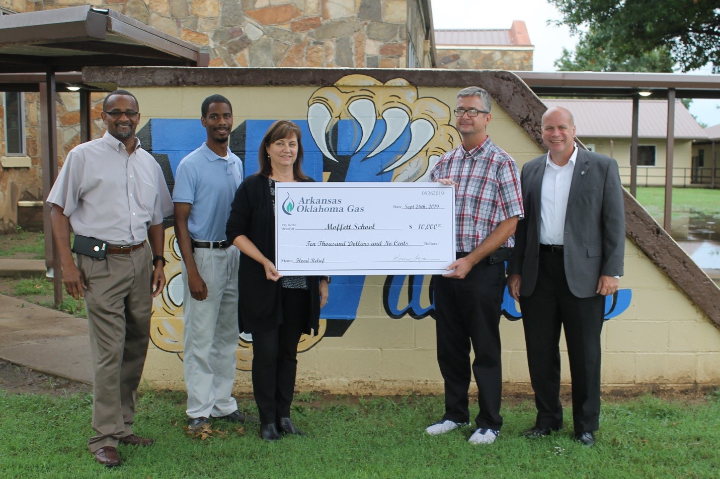 Arkansas Oklahoma Gas Provides 10K Donation to Moffett School Summit